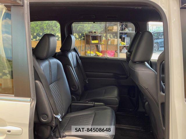 Toyota NOAH HYBRID 2022-07 6816263-9