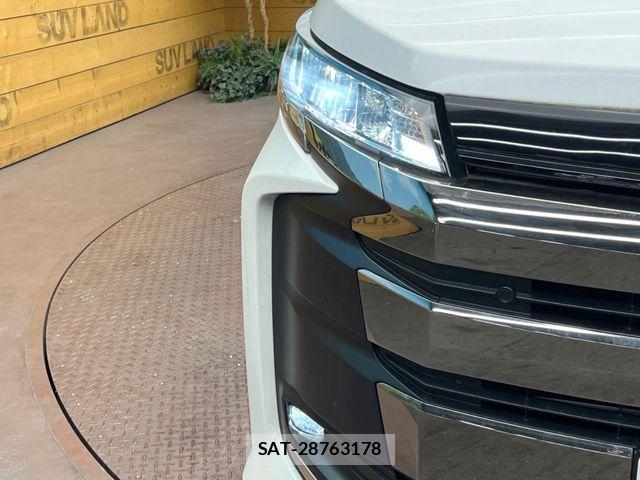 Toyota NOAH HYBRID 2022-07 6910391-12