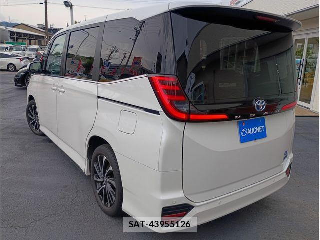 Toyota NOAH HYBRID 2023-09 6910405-6