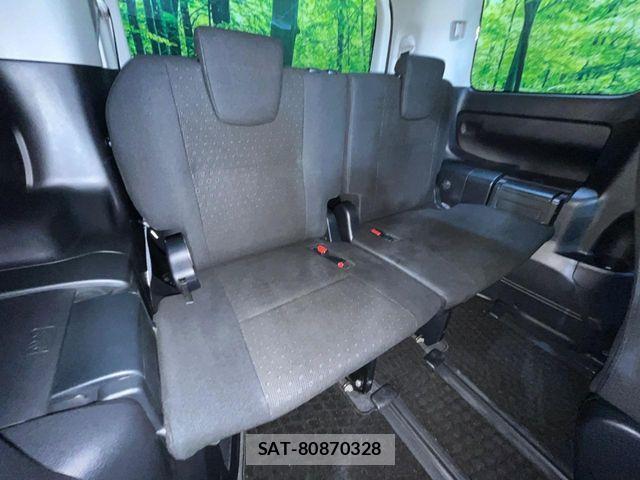 Toyota NOAH HYBRID 2016-08 6910414-9