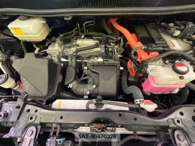 Toyota NOAH HYBRID 2016-08 6910414-17