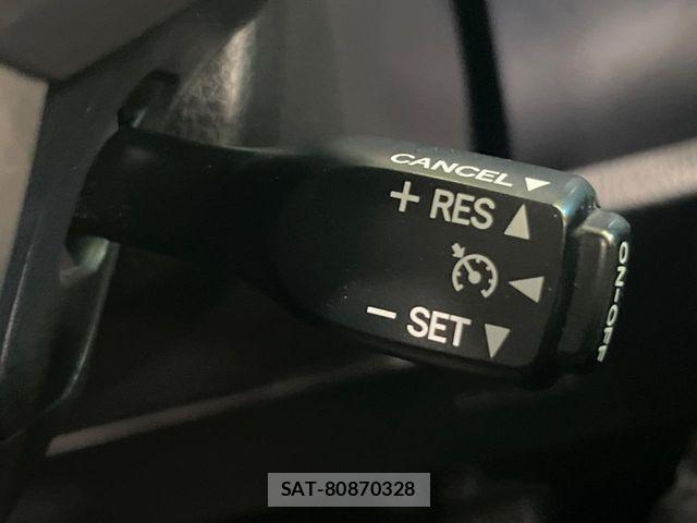 Toyota NOAH HYBRID 2016-08 6910414-5