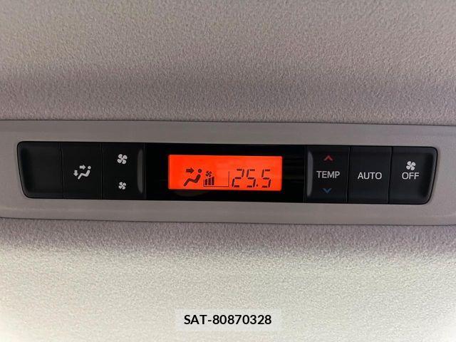 Toyota NOAH HYBRID 2016-08 6910414-6