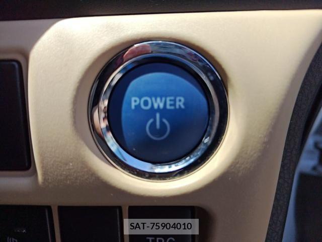Toyota NOAH HYBRID 2014-12 6910410-12
