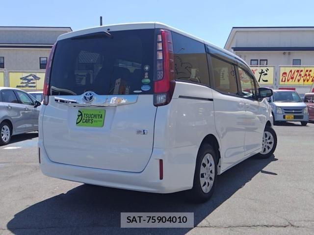 Toyota NOAH HYBRID 2014-12 6910410-1