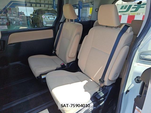 Toyota NOAH HYBRID 2014-12 6910410-22