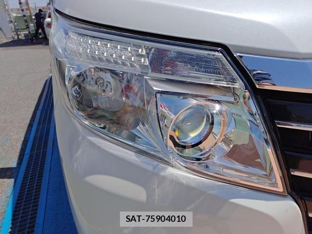 Toyota NOAH HYBRID 2014-12 6910410-8