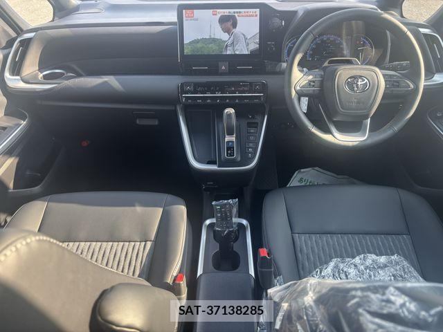 Toyota NOAH HYBRID 2026-03 6910379-12