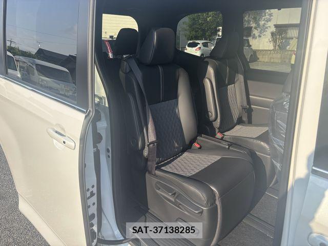 Toyota NOAH HYBRID 2026-03 6910379-25