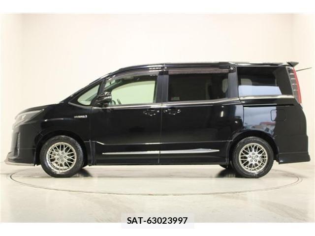 Toyota NOAH HYBRID 2017-08 6910413-9