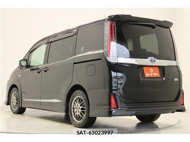 Toyota NOAH HYBRID 2017-08 6910413-10