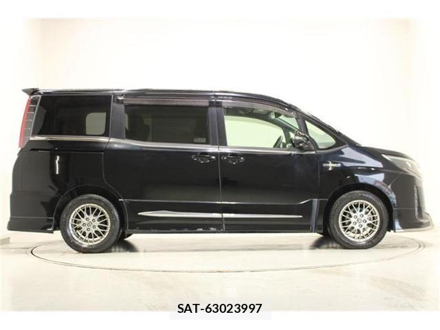 Toyota NOAH HYBRID 2017-08 6910413-13