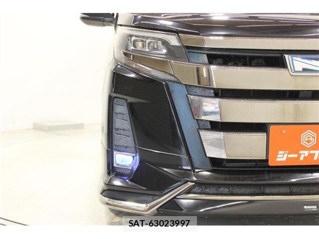 Toyota NOAH HYBRID 2017-08 6910413-16