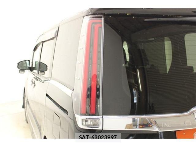 Toyota NOAH HYBRID 2017-08 6910413-19