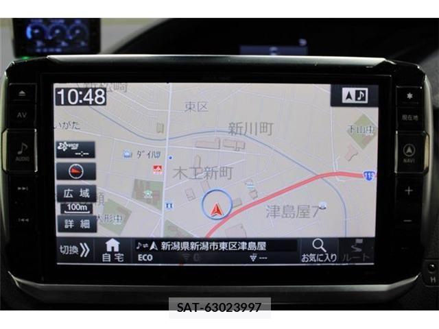 Toyota NOAH HYBRID 2017-08 6910413-2