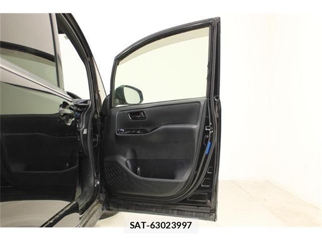 Toyota NOAH HYBRID 2017-08 6910413-29