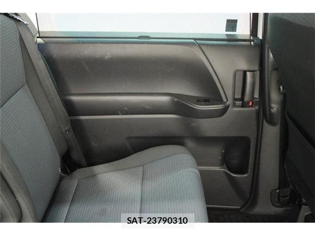 Toyota NOAH HYBRID 2023-03 6910406-29