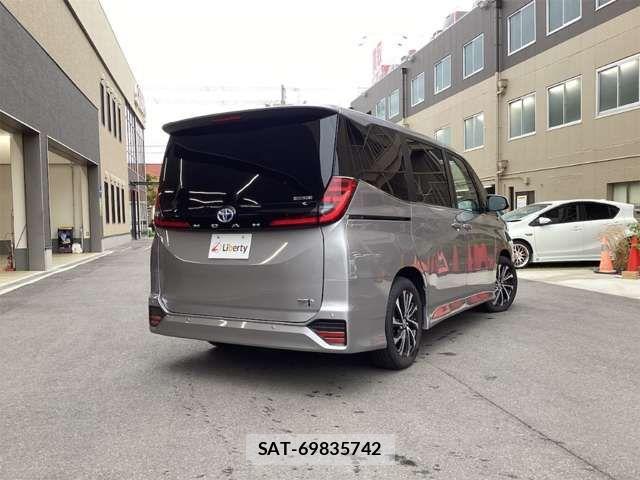 Toyota NOAH HYBRID 2025-06 6910396-9