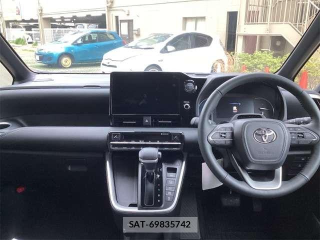 Toyota NOAH HYBRID 2025-06 6910396-10