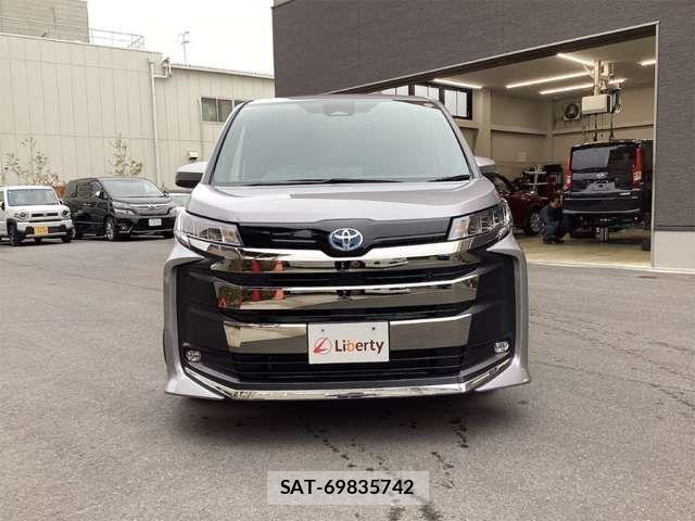 Toyota NOAH HYBRID 2025-06 6910396-12