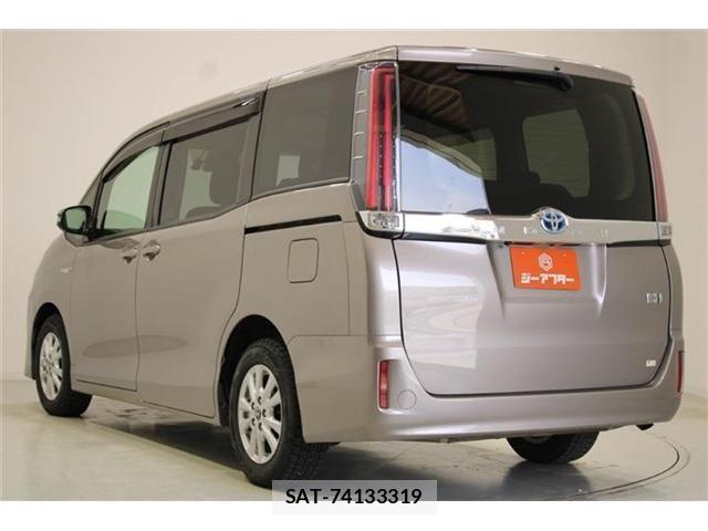 Toyota NOAH HYBRID 2018-10 6910409-9