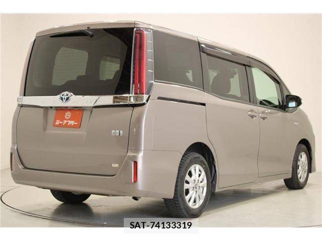 Toyota NOAH HYBRID 2018-10 6910409-11
