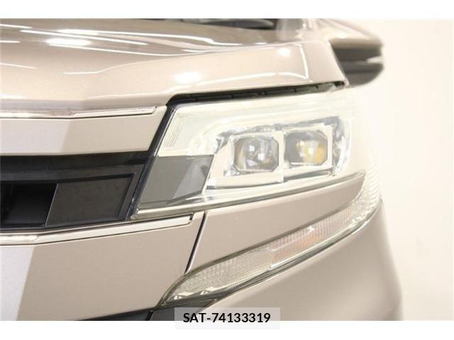 Toyota NOAH HYBRID 2018-10 6910409-14