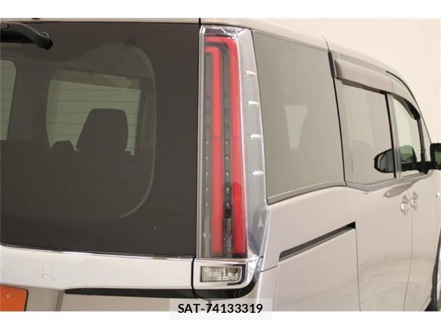 Toyota NOAH HYBRID 2018-10 6910409-17
