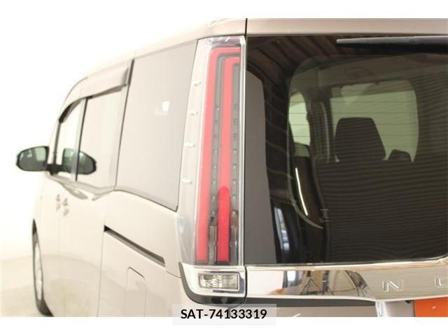 Toyota NOAH HYBRID 2018-10 6910409-18