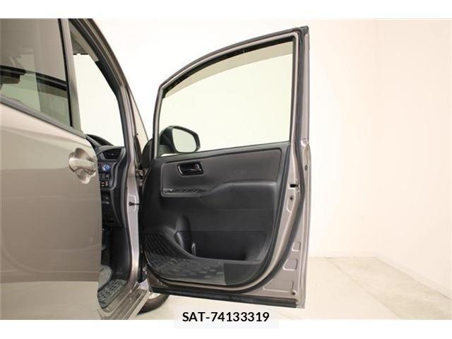 Toyota NOAH HYBRID 2018-10 6910409-28