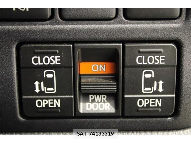 Toyota NOAH HYBRID 2018-10 6910409-3