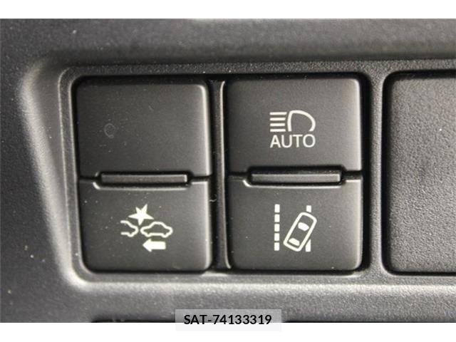 Toyota NOAH HYBRID 2018-10 6910409-4