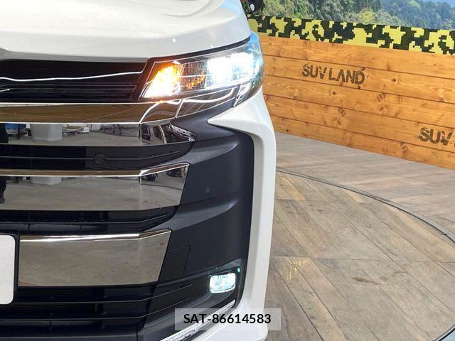 Toyota NOAH HYBRID 2023-06 6910397-12