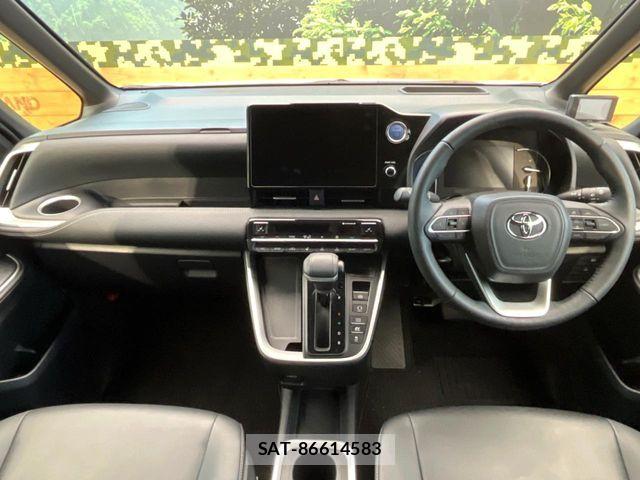 Toyota NOAH HYBRID 2023-06 6910397-1