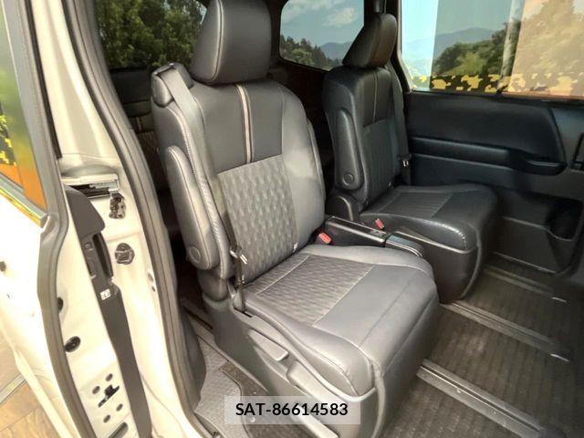 Toyota NOAH HYBRID 2023-06 6910397-8
