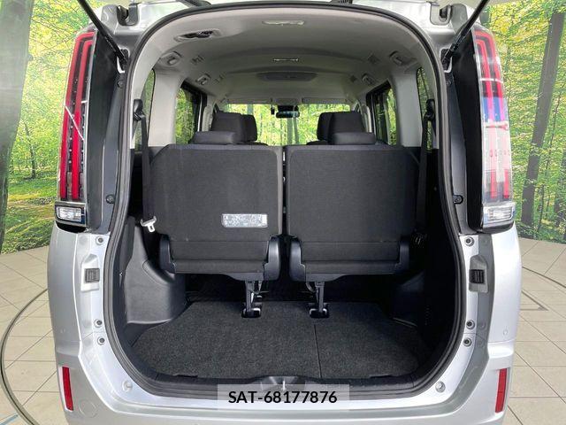 Toyota NOAH HYBRID 2019-10 6910411-10