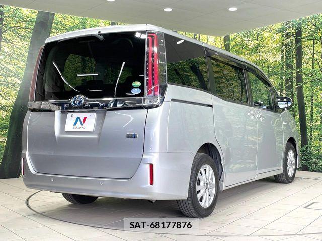 Toyota NOAH HYBRID 2019-10 6910411-17