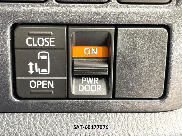 Toyota NOAH HYBRID 2019-10 6910411-4