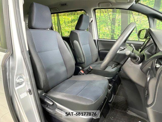 Toyota NOAH HYBRID 2019-10 6910411-7