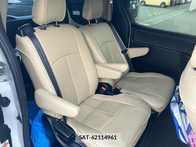 Toyota NOAH HYBRID 2019-05 6910421-14
