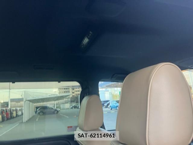 Toyota NOAH HYBRID 2019-05 6910421-16