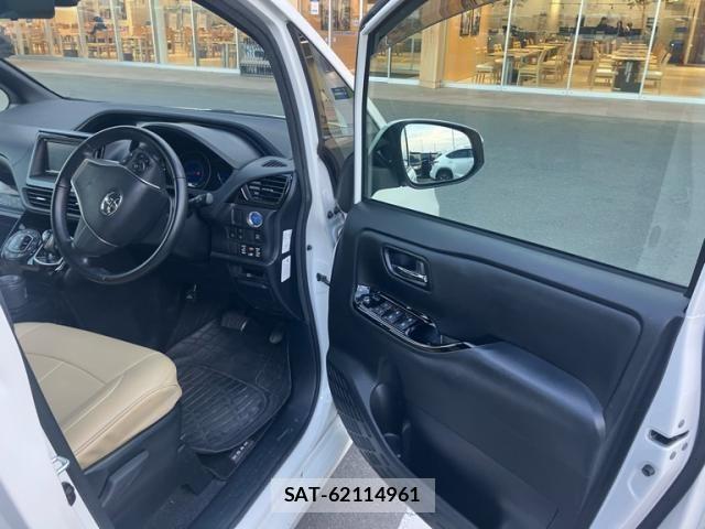 Toyota NOAH HYBRID 2019-05 6910421-17