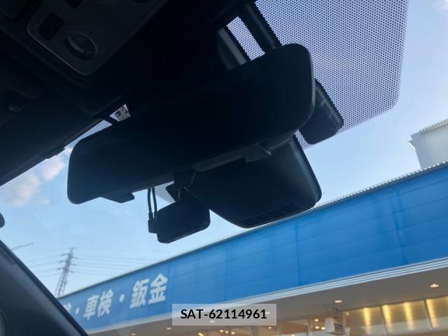 Toyota NOAH HYBRID 2019-05 6910421-25