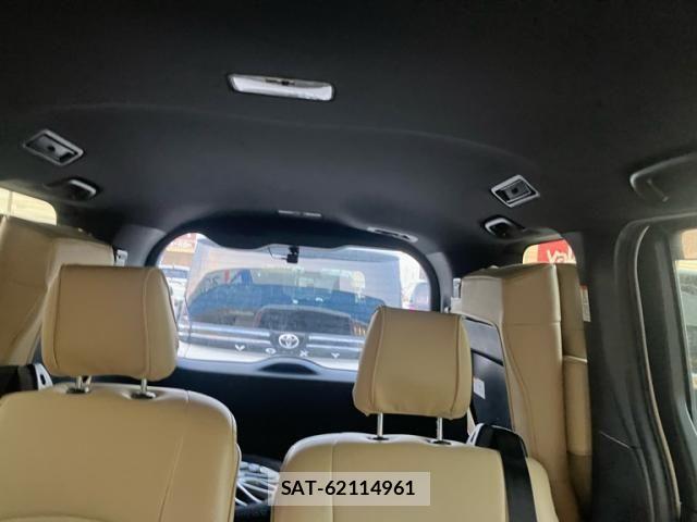 Toyota NOAH HYBRID 2019-05 6910421-26