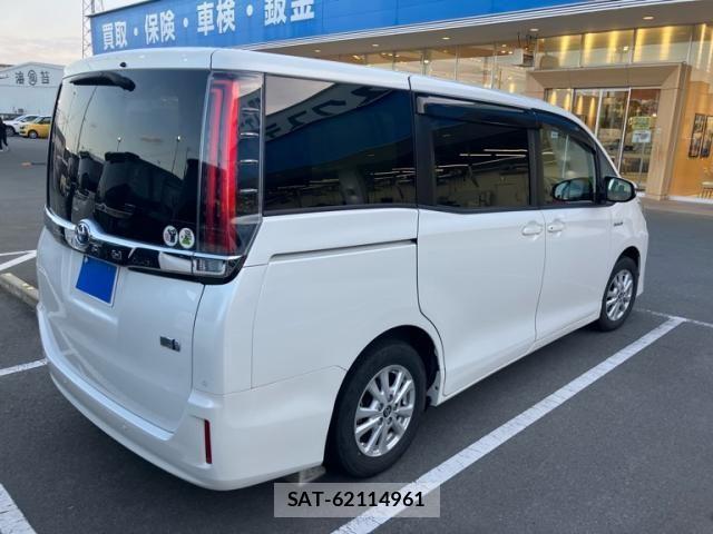 Toyota NOAH HYBRID 2019-05 6910421-4