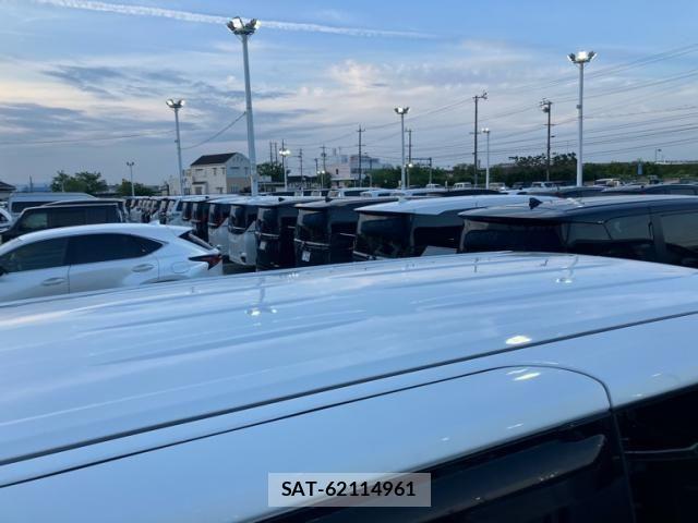Toyota NOAH HYBRID 2019-05 6910421-6