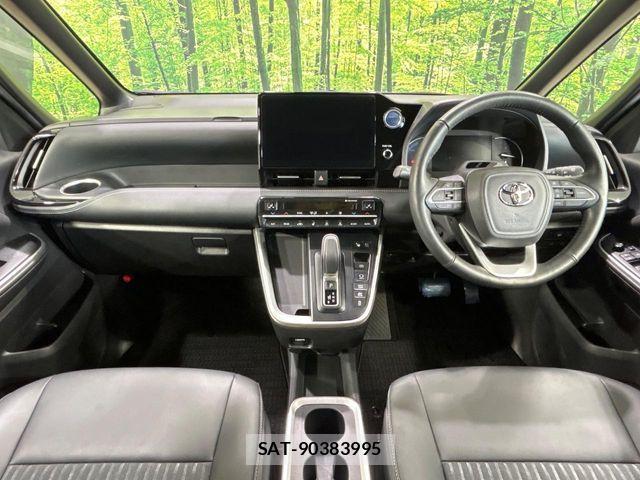 Toyota NOAH HYBRID 2022-06 6996469-1