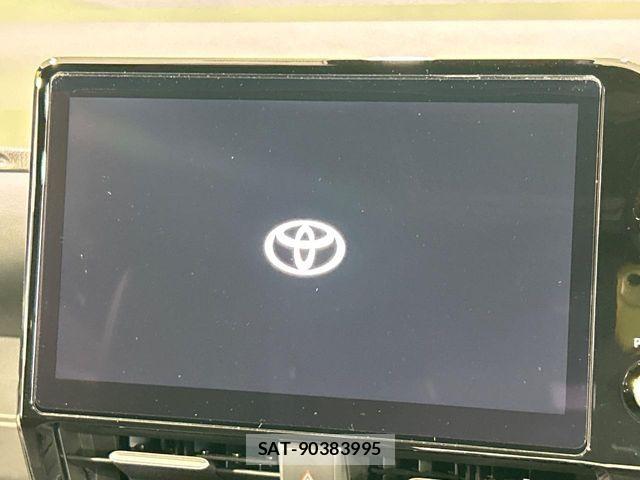Toyota NOAH HYBRID 2022-06 6996469-2