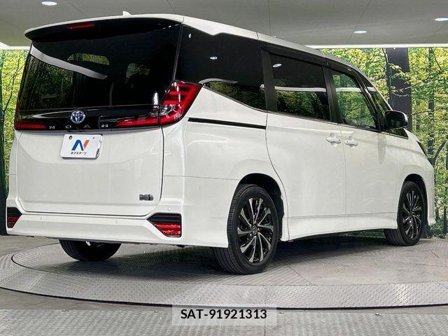 Toyota NOAH HYBRID 2023-02 7021090-17