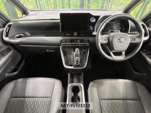 Toyota NOAH HYBRID 2023-02 7021090-1